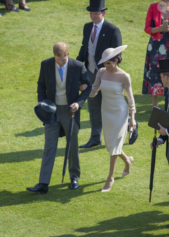Meghan Markle, duchesse de Sussex, avec le prince Harry lors d'une garden party en l'honneur du prince Charles au palais de Buckingham à Londres le 22 mai 2018, trois jours après leur mariage.