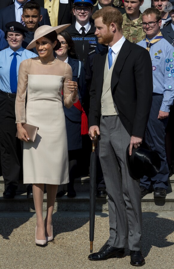 Meghan Markle, duchesse de Sussex, avec le prince Harry lors d'une garden party en l'honneur du prince Charles au palais de Buckingham à Londres le 22 mai 2018, trois jours après leur mariage.