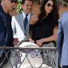 George Clooney et sa femme Amal Clooney quittent leur hôtel à Venise avec leurs enfants Le 3 septembre 2017