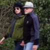 Exclusif - George Clooney et sa femme Amal, enceinte, se promènent en amoureux le long de la Tamise dans le Berkshire le 31 mars 2017