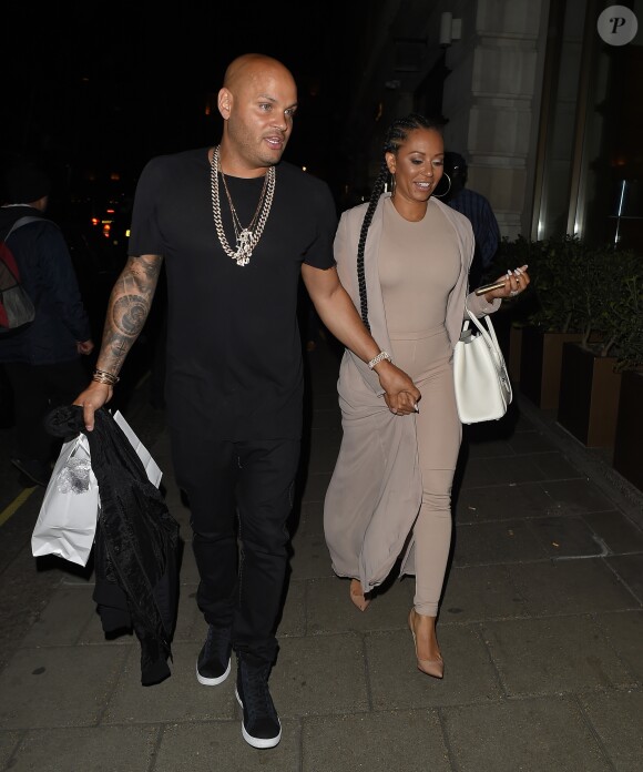 Melanie Brown (Mel B) et son mari Stephen Belafonte sortent du restaurant "Novikov", situé dans le quartier de Mayfair à Londres, le 12 mai 2016.