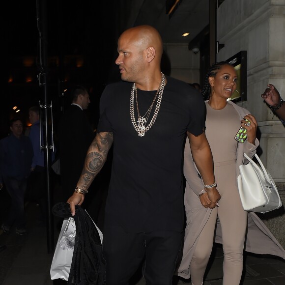 Melanie Brown (Mel B) et son mari Stephen Belafonte sortent du restaurant "Novikov", situé dans le quartier de Mayfair à Londres, le 12 mai 2016.