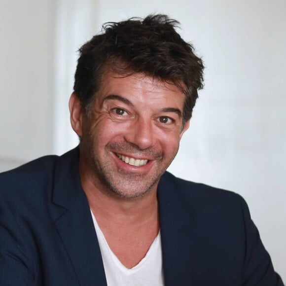 Exclusif - Prix Spécial - Stéphane Plaza pose dans sa nouvelle agence immobilière à Six Fours, le 1er août 2015.