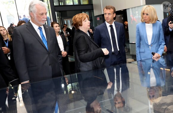 Le président de la République française Emmanuel Macron, sa femme la Première Dame Brigitte Macron, le Premier ministre du Québec Philippe Couillard et sa femme Suzanne Pilote visitent le musée Pointe-à-Callière (cite d'archéologie et d'histoire) à Montréal, Québec, Canada, le 7 juin 2018, la veille du sommet du G7. © Dominique Jacovides/Bestimage