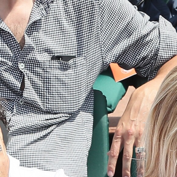 Estelle Lefébure et Gilles Bouleau - People dans les tribunes des Internationaux de France de Tennis de Roland Garros à Paris. Le 8 juin 2018 © Cyril Moreau / Bestimage