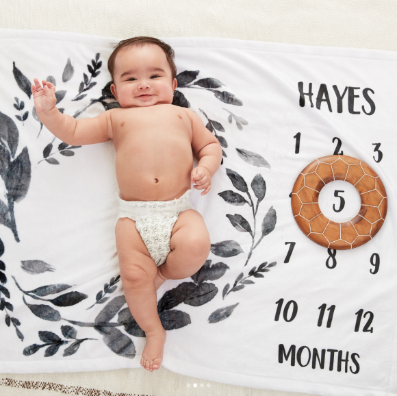 Hayes, le fils de Jessica Alba et Cash Warren, a 5 mois. Juin 2018.