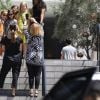 Exclusif - Jessica Alba et ses filles Honor Marie et Haven Garner se retrouvent avec des amis pour une journée de filles à Beverly Hills. Le groupe a fait une pause pour prendre des photos avant de déjeuner. Beverly Hills le 9 juin 2018.