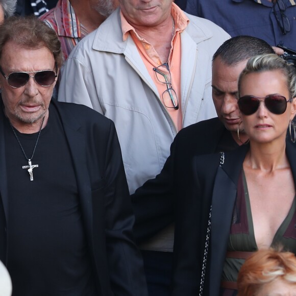 Johnny et Laeticia Hallyday aux obsèques de Mireille Darc en l'église Saint-Sulpice à Paris. Le 1er septembre 2017.