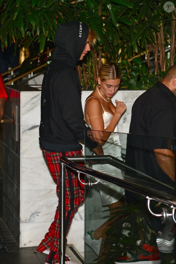 Justin Bieber et Hailey Baldwin vont dîner chez Casa Tua après être allés à l'église à Miami le 10 juin 2018.