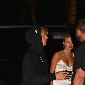 Justin Bieber et Hailey Baldwin vont dîner chez Casa Tua après être allés à l'église à Miami le 10 juin 2018.