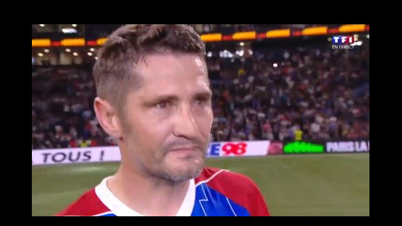 Bixente Lizarazu en larmes sur la pelouse de l'U Arena de Nanterre après le match de gala France 98 VS Fifa 98 diffusé en direct sur TF1 le 12 juin 2018.