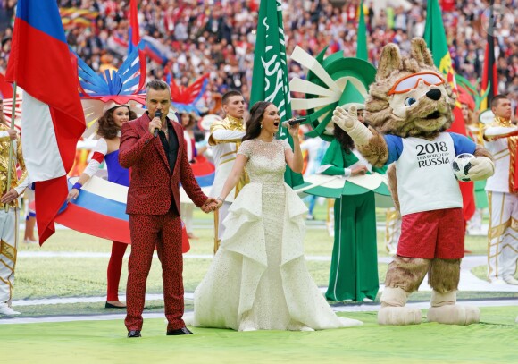 Aida Garifullina et Robbie Williams - Cérémonie d'ouverture de la Coupe du Monde de football 2018 au complexe olympique Loujniki à Moscou, le 14 juin 2018.