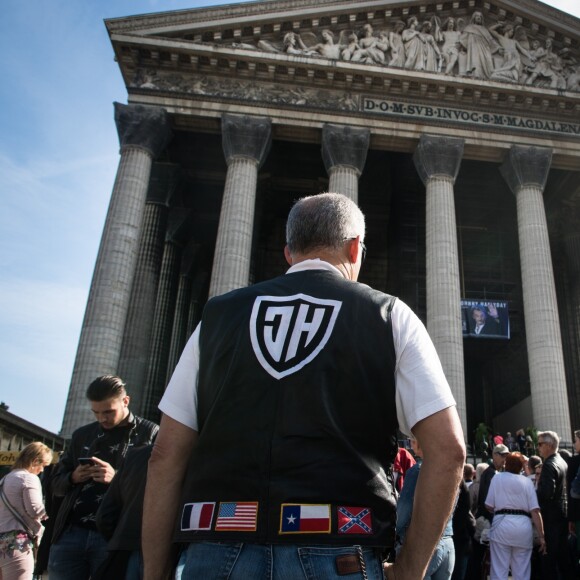 Messe hommage pour le 75e anniversaire de Johnny Hallyday en l'église de La Madeleine à Paris, en présence de milliers de fans. Le 15 juin 2018.