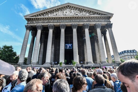Messe hommage pour le 75e anniversaire de Johnny Hallyday en l'église de La Madeleine à Paris, en présence de milliers de fans. Le 15 juin 2018.