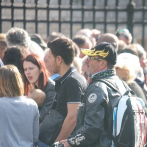 Messe hommage pour le 75e anniversaire de Johnny Hallyday en l'église de La Madeleine à Paris, en présence de milliers de fans. Le 15 juin 2018.