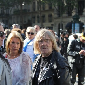 Messe hommage pour le 75e anniversaire de Johnny Hallyday en l'église de La Madeleine à Paris, en présence de milliers de fans. Le 15 juin 2018.