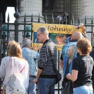 Messe hommage pour le 75e anniversaire de Johnny Hallyday en l'église de La Madeleine à Paris, en présence de milliers de fans. Le 15 juin 2018.