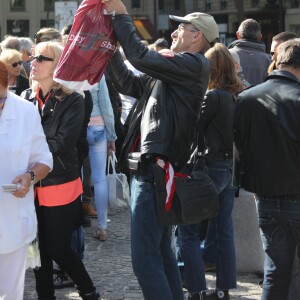 Messe hommage pour le 75e anniversaire de Johnny Hallyday en l'église de La Madeleine à Paris, en présence de milliers de fans. Le 15 juin 2018.