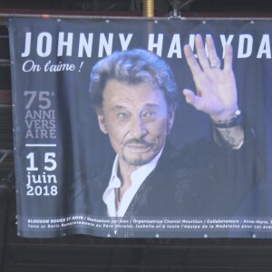 Messe hommage pour le 75e anniversaire de Johnny Hallyday en l'église de La Madeleine à Paris, en présence de milliers de fans. Le 15 juin 2018.