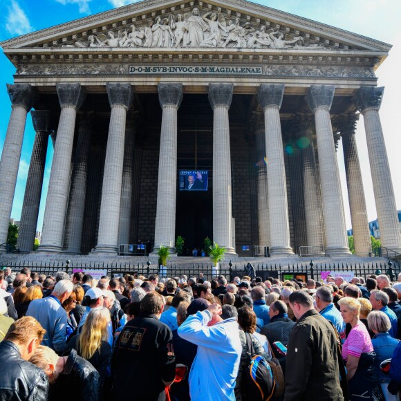 Messe hommage pour le 75e anniversaire de Johnny Hallyday en l'église de La Madeleine à Paris, en présence de milliers de fans. Le 15 juin 2018.