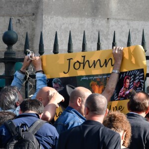 Messe hommage pour le 75e anniversaire de Johnny Hallyday en l'église de La Madeleine à Paris, en présence de milliers de fans. Le 15 juin 2018.