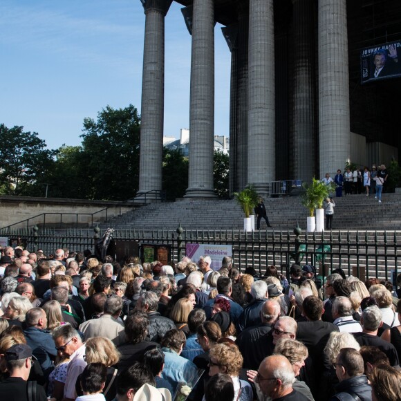 Messe hommage pour le 75e anniversaire de Johnny Hallyday en l'église de La Madeleine à Paris, en présence de milliers de fans. Le 15 juin 2018.