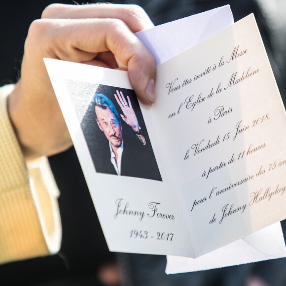 Messe hommage pour le 75e anniversaire de Johnny Hallyday en l'église de La Madeleine à Paris, en présence de milliers de fans. Le 15 juin 2018.