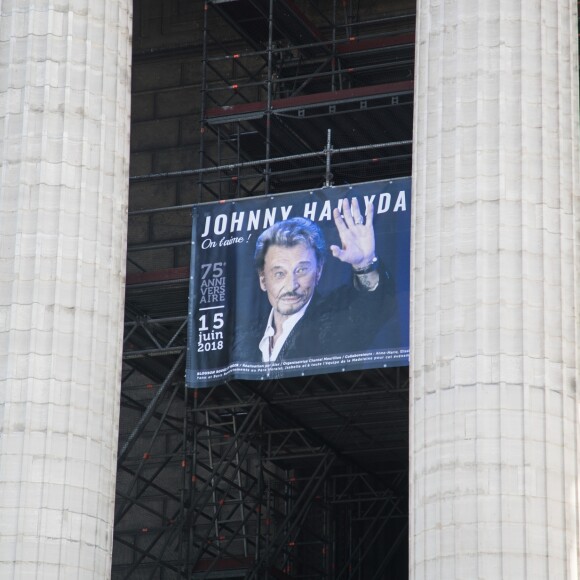 Messe hommage pour le 75e anniversaire de Johnny Hallyday en l'église de La Madeleine à Paris, en présence de milliers de fans. Le 15 juin 2018.