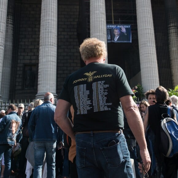 Messe hommage pour le 75e anniversaire de Johnny Hallyday en l'église de La Madeleine à Paris, en présence de milliers de fans. Le 15 juin 2018.