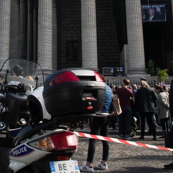 Messe hommage pour le 75e anniversaire de Johnny Hallyday en l'église de La Madeleine à Paris, en présence de milliers de fans. Le 15 juin 2018.