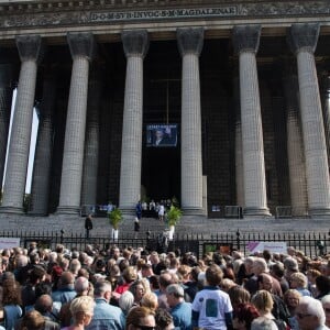 Messe hommage pour le 75e anniversaire de Johnny Hallyday en l'église de La Madeleine à Paris, en présence de milliers de fans. Le 15 juin 2018.