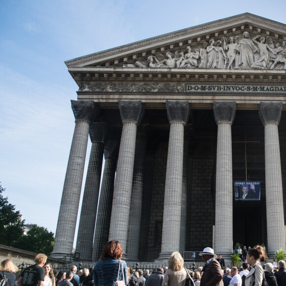 Messe hommage pour le 75e anniversaire de Johnny Hallyday en l'église de La Madeleine à Paris, en présence de milliers de fans. Le 15 juin 2018.