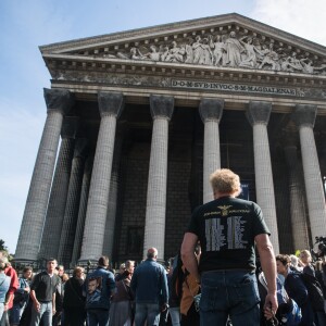 Messe hommage pour le 75e anniversaire de Johnny Hallyday en l'église de La Madeleine à Paris, en présence de milliers de fans. Le 15 juin 2018.