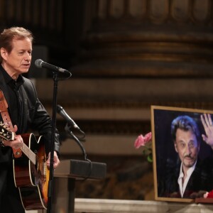 Le chanteur Chris Evans lors de la messe hommage pour le 75ème anniversaire de Johnny Hallyday en l'église de La Madeleine à Paris le 15 juin 2018. 15/06/2018 - Paris