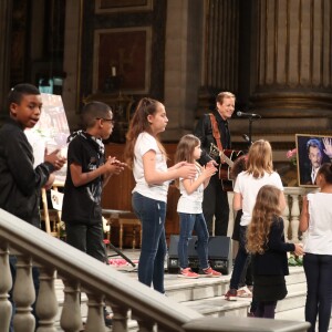 Le guitariste Chris Evans lors de la messe hommage pour le 75ème anniversaire de Johnny Hallyday en l'église de La Madeleine à Paris le 15 juin 2018. 15/06/2018 - Paris