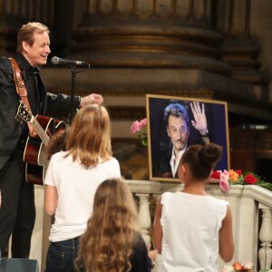 Le guitariste Chris Evans lors de la messe hommage pour le 75ème anniversaire de Johnny Hallyday en l'église de La Madeleine à Paris le 15 juin 2018. 15/06/2018 - Paris