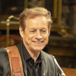 Le guitariste Chris Evans lors de la messe hommage pour le 75ème anniversaire de Johnny Hallyday en l'église de La Madeleine à Paris le 15 juin 2018. 15/06/2018 - Paris