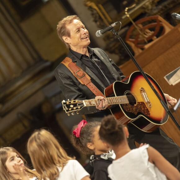 Le guitariste Chris Evans lors de la messe hommage pour le 75ème anniversaire de Johnny Hallyday en l'église de La Madeleine à Paris le 15 juin 2018. 15/06/2018 - Paris