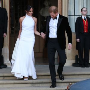 Le prince Harry, duc de Sussex, et Meghan Markle, duchesse de Sussex, habillée d'une robe Stella McCartney et portant une bague sertie d'une aigue-marine ayant appartenu à Lady Diana, ont quitté le château de Windsor après la réception offerte par Elizabeth II pour rejoindre à bord d'une Jaguar E-Type Concept Zero immatriculée "190518" Frogmore House où avait lieu la réception de leur mariage, le 19 mai 2018.