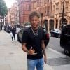 Exclusif - Le footballeur international brésilien évoluant au poste d'attaquant au Paris Saint-Germain, Neymar Jr se promène dans les rues de Londres le 5 juin 2018.