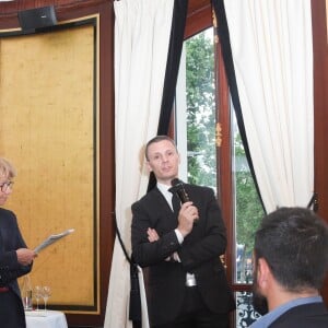 Semi-exclusif - Pierre Cornette de Saint-Cyr, Ariane Massenet, le sommelier Manuel Peyrondet - Vente aux enchères "Les Vendanges Solidaires Barriére" au Fouquet's, Hôtel Barrière à Paris le 18 juin 2018. © Coadic Guirec/Bestimage