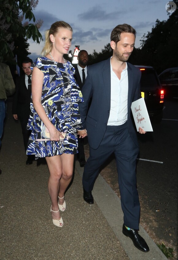 David Grievson et sa compagne Lara Stone - Arrivées et sorties de la soirée "The Serpentine Summer Party" dans les jardins de Kensington à Londres. Le 19 juin 2018