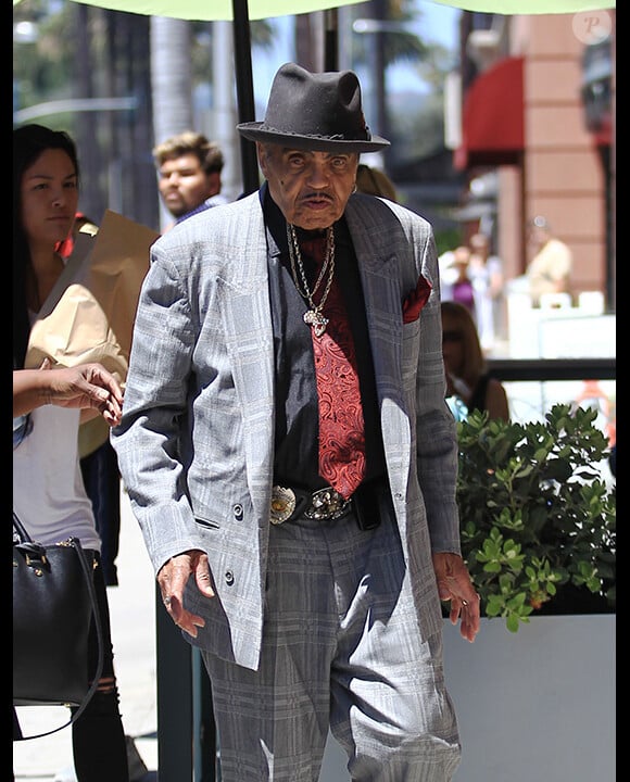 Joe Jackson se rend chez le docteur accompagné de sa femme Katherine Jackson à Beverly Hills, le 17 août 2016