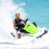 Britney Spears s'éclate sur un jet ski à Miami le 6 juin 2018.  Miami Beach, FL - Britney Spears was pictured riding a jetski to cool down from the Miami heat. The pop star looked very relaxed as she was cooling down from the Miami heat.06/06/2018 - Miami