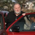 Exclusif - Thomas Markle, père de Meghan Markle, dans une station-essence à Rosarito au Mexique, le 5 décembre 2017.