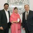 Malala Yousafzai, ici avec son père Ziauddin Yousafzai, a été nommée Messagère de la paix de l'ONU sur l'éducation des filles par le secrétaire général des Nations Unies (ONU), Antonio Guterres, à New York. Le 10 avril 2017