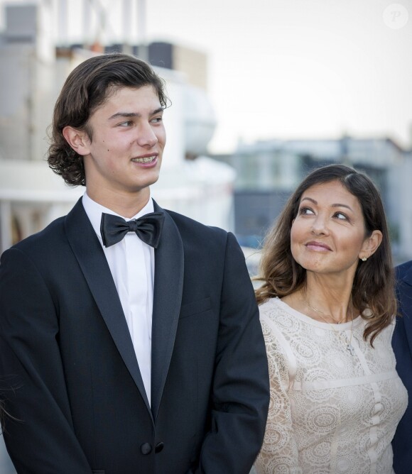 Le prince Nikolai et sa mère la comtesse Alexandra de Frederiksborg le 28 août 2017 à Copenhague pour le dîner du 18e anniversaire du prince Nikolai.