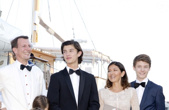 Le prince Joachim de Danemark, le prince Nikolai, la comtesse Alexandra de Frederiksborg et le prince Felix le 28 août 2017 à Copenhague pour le dîner du 18e anniversaire du prince Nikolai.