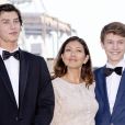  Le prince Nikolai, la comtesse Alexandra de Frederiksborg et le prince Felix le 28 août 2017 à Copenhague pour le dîner du 18e anniversaire du prince Nikolai. 
