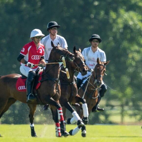 Le prince William et le prince Harry à Coworth Park à Ascot le 30 juin 2018 lors de l'Audi Polo Challenge.